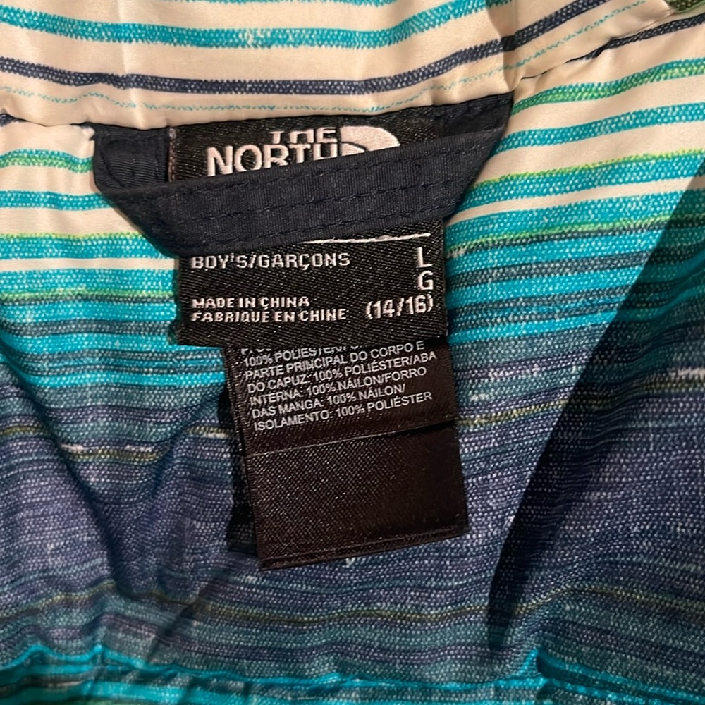 Youth north face  weather proof winter coat!